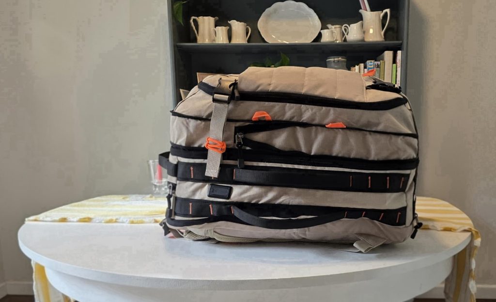 Tolaccea Carry-On Travel Backpack Review: Airline-Friendly, Expandable, and Smartly Engineered 4 Tolaccea travel and tech features