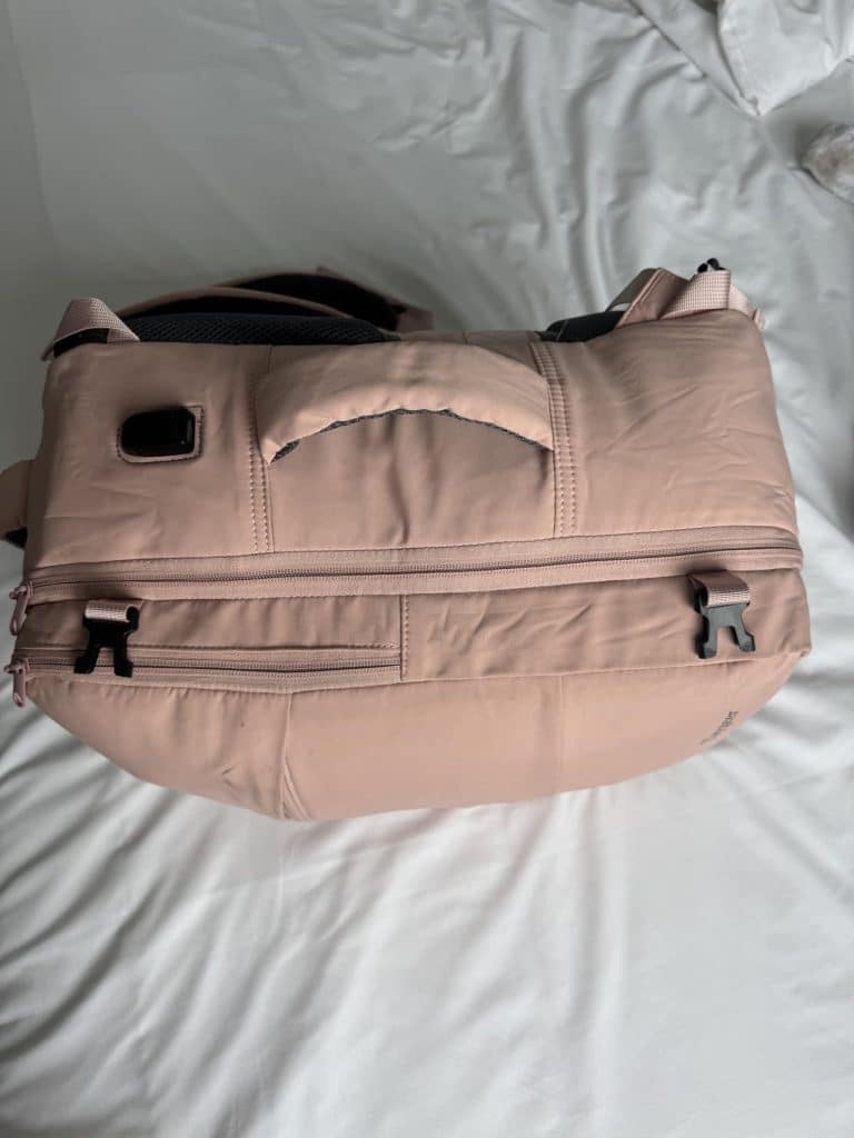 Taygeer Travel Backpack for Women Review 6 Top grab handle and zipper layout of the Taygeer backpack, highlighting the built-in USB port.