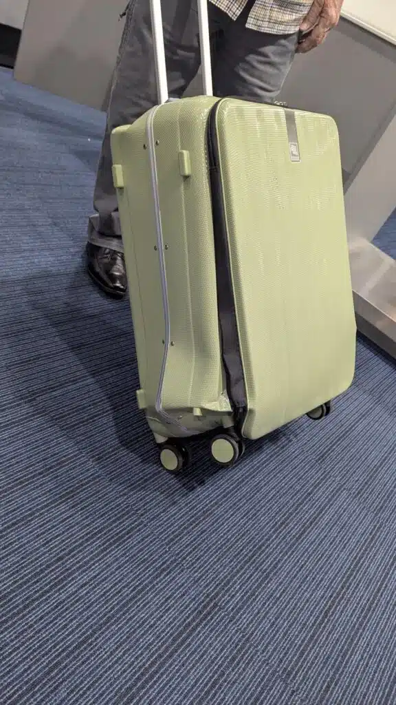 Hanke 20-Inch Carry-On Luggage Review: Is the Top-Opening Worth It? 3 Hanke 20-inch top-opening hard-shell carry-on suitcase